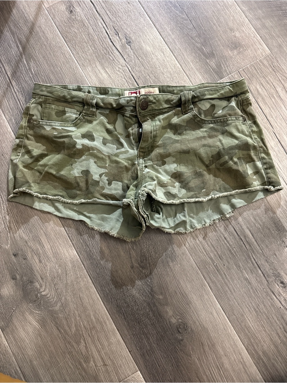 Levi's Women's Camouflage Jean Shorts - Olive Green